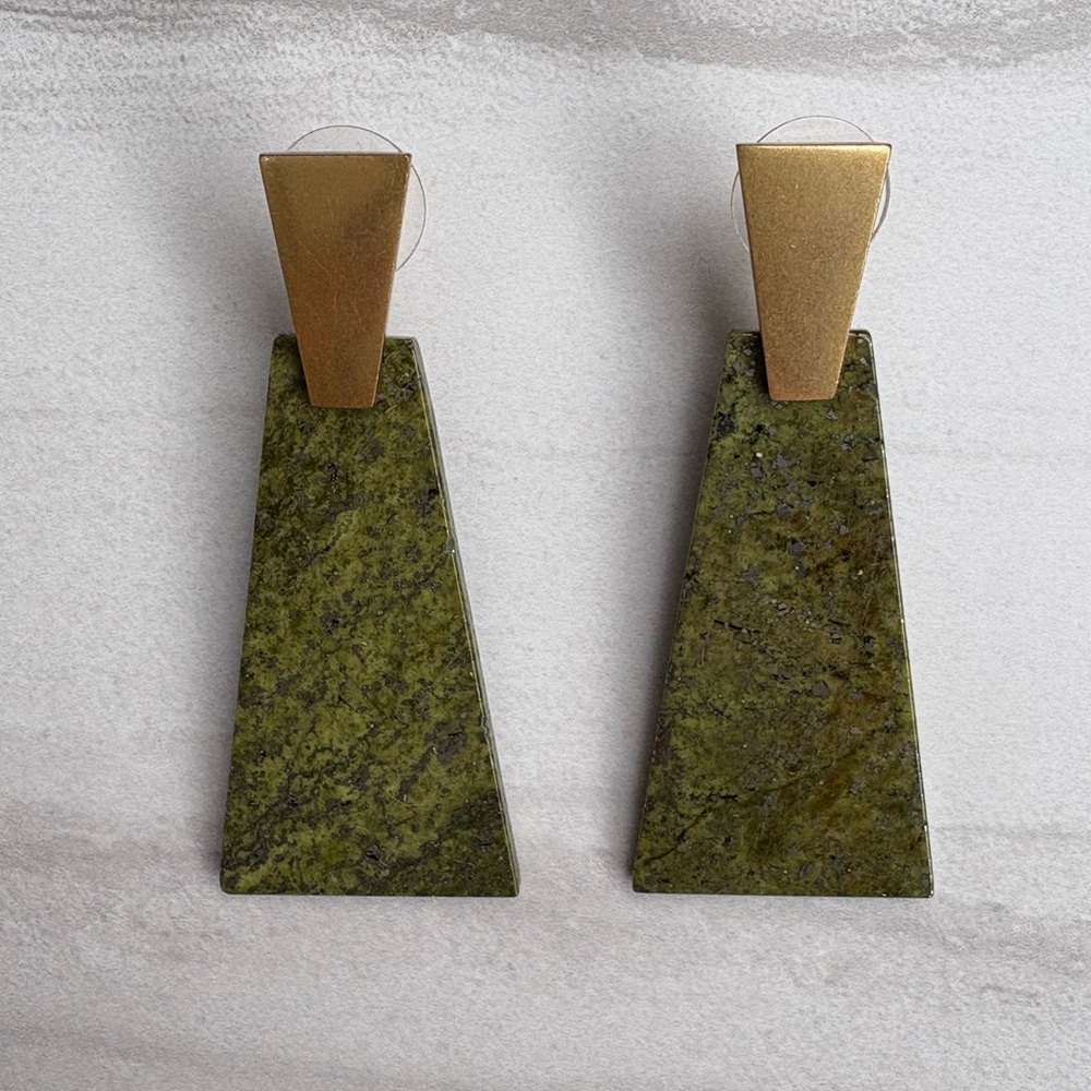 Kendra Scott drop earring - green and vintage gold
